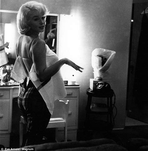 Rare Pictures Of Marilyn Monroe Show More Relaxed Side To Glamorous