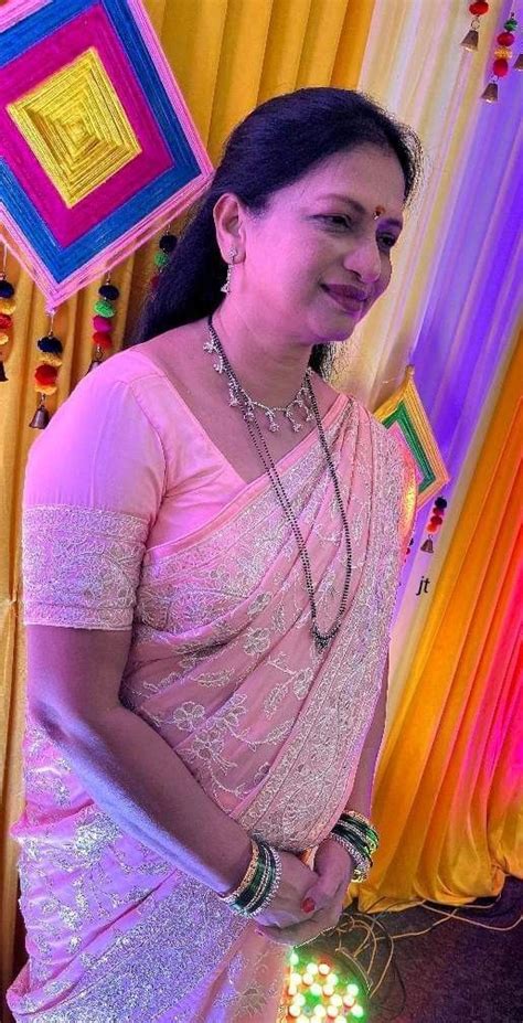 Beautiful Women Over 40 New Aunty Aunty In Saree Most Beautiful