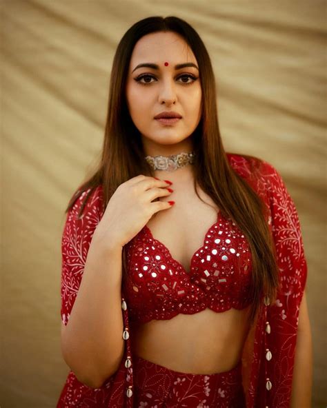 sonakshi sinha  fabulous  red dress telugu rajyam