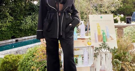 Khloé Kardashian Turns Heads In Dolce And Gabbana Outfit For Kris Jenner