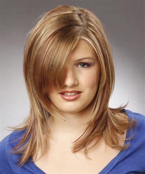 Medium Straight Champagne Blonde Hairstyle With Side Swept