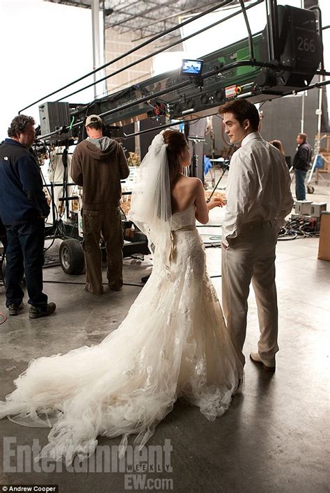 Robert Pattinson And Kristen Stewart In Behind The Scenes Photo Filming