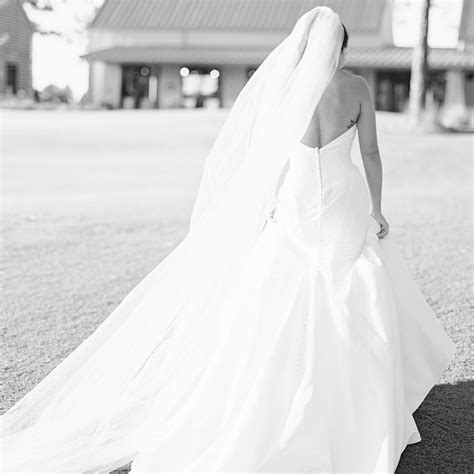 where and how to sell or donate your wedding dress