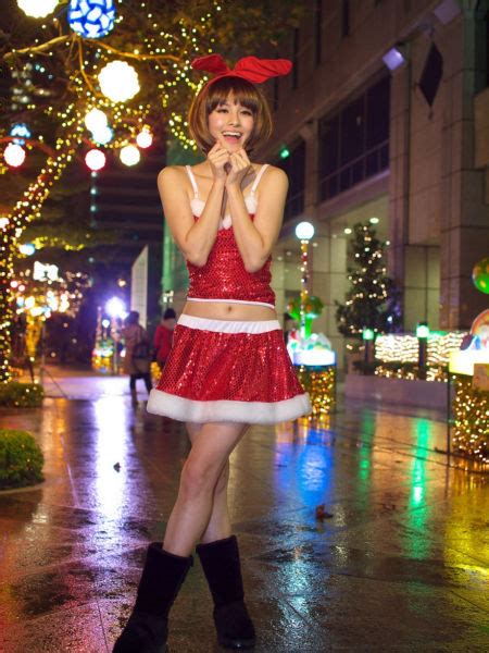Sexy Christmas Girls That Are Both Naughty And Nice 61 Pics