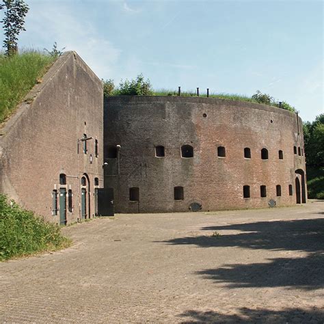 nieuwe hollandse waterlinie toren en contrescarp fort bij honswijk fortress  fortification