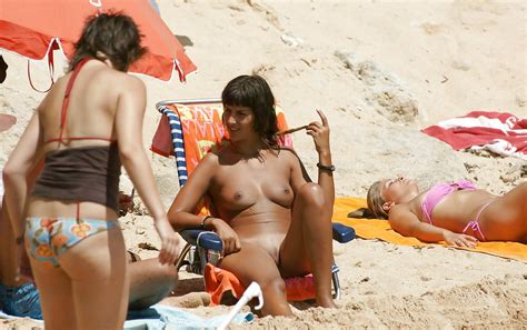 sensational brunette only one naked at beach 5 pics