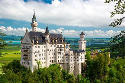 straight    disney fairy tale neuschwanstein castle      beautiful