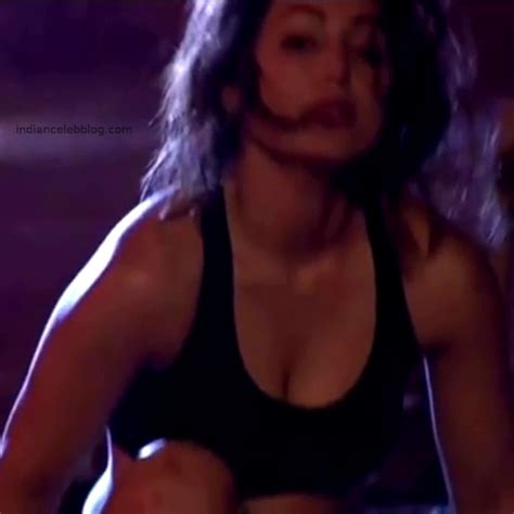 Hina Khan Hot Navel Cleavage Show Reality Show Caps