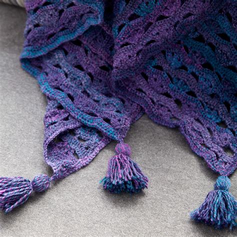 patons wrapped  waves crochet blanket shawl krose oerme sal oergue