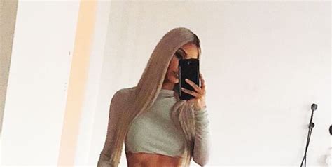 kim kardashian posted a bathroom selfie of her abs on