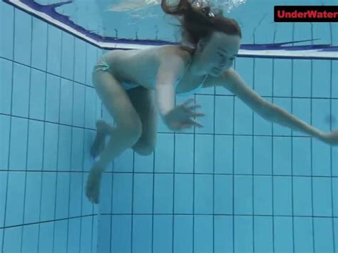 Bouncing Booty In A Underwater Show Free Porn Videos