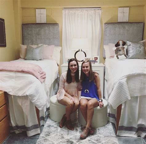 15 Unique Ways Ole Miss Girls Are Decorating Their Dorm Rooms College
