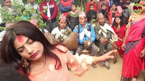 यो वर्षकै सुपरहिट पन्चे बाजा भिडीयो amazing dance in nepali panche