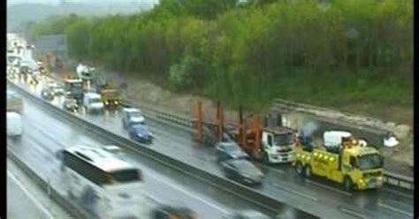 heavy m25 traffic due to police incident and poor weather during rush hour recap get surrey