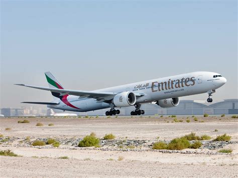 emirates  buy  billion worth  boeing airliners  scrapping deal  airbus