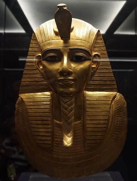 gold burial mask  king psusennes  egyptian museum royal