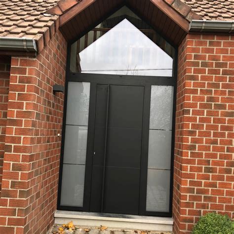 aluminium voordeur met raam kleur ral  structuur garage doors