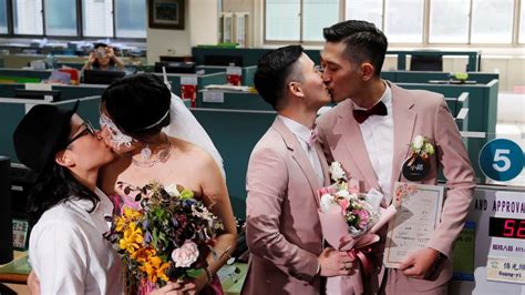 Taiwan Gay Marriage Hundreds Of Couples Tie The Knot On