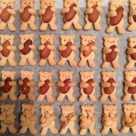koekjes bakken  leuk berenkoekjes zijn schattig maar berenkoekjes die een nootje als