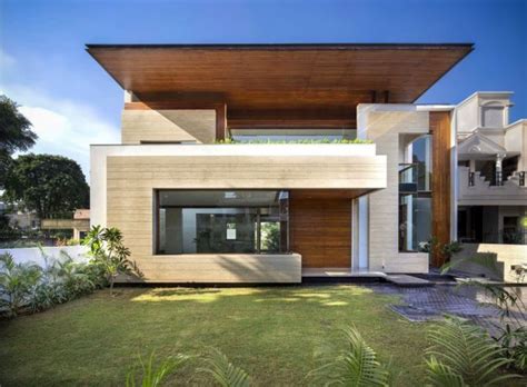 fascinating modern house  charged voids punjab india