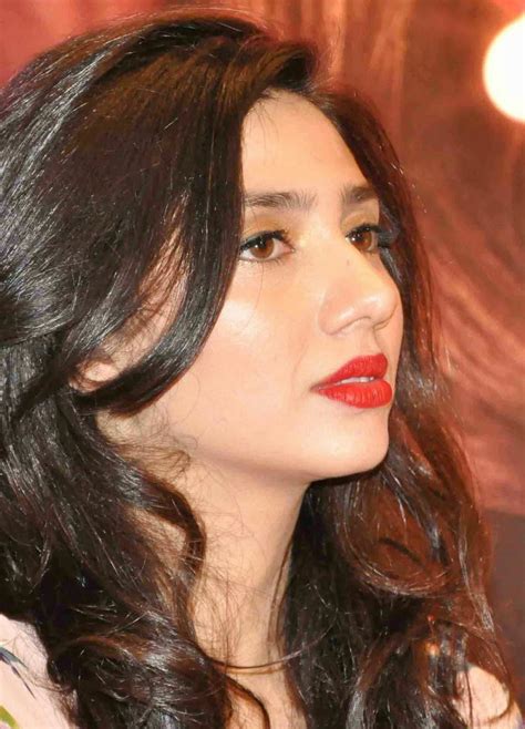Mahira Khan Looks Drop Dead Gorgeous At Pfdc Sunsilk Fashion Week Day 4