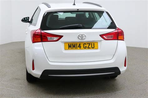 white toyota auris estate  active     bhp  sale