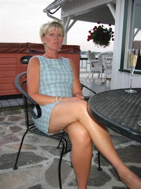 woman s crossed legs with cellulite crossedlegscellulite