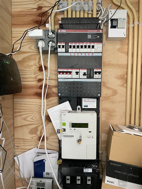 elektrische laadpaal aansluiten  meterkast werkspot