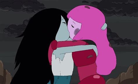 Marceline The Vampire Queen And Princess Bubblegum Kiss In