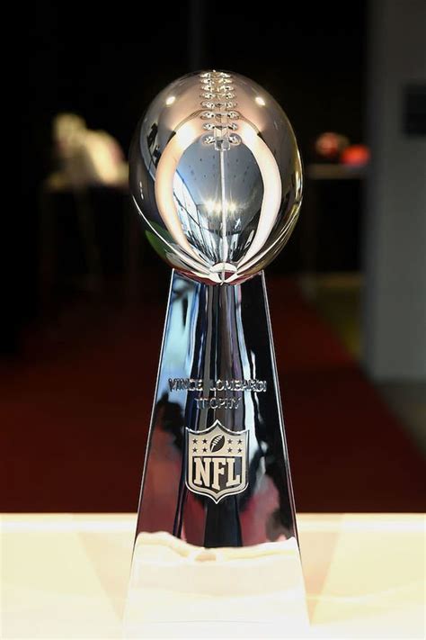 vince lombardi trophy     super bowl trophy worth weight