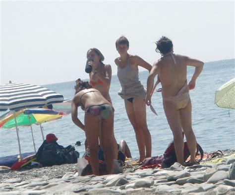beach stripping getting nude at beach undressing beach 38 bilder
