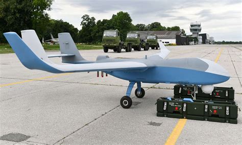 china entrega drones militares  misiles  serbia