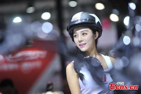 hot girls draw crowds at motor show in sw china[2] cn