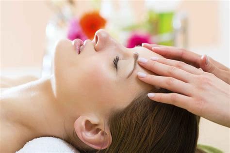 Benefits Of A Sesame Oil Face Massage Holistic Medicine Reiki Face