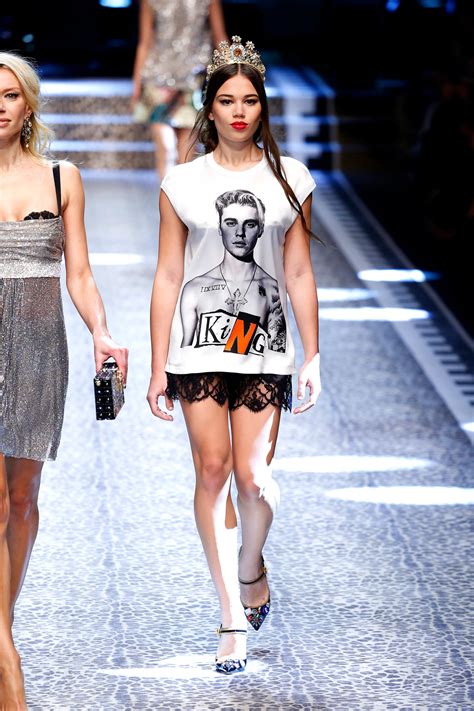 dolce and gabbana includes justin bieber shirts in mfw show