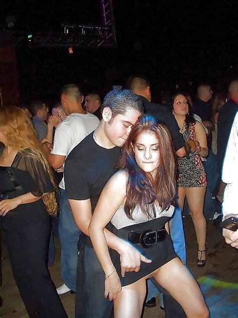 He S Flashing Her Pussy On The Dance Floor Nudeshots