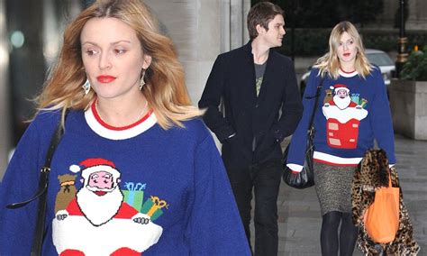 Pregnant Fearne Cotton Heads Home For Christmas And