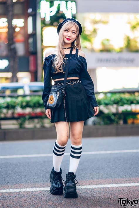 chic black harajuku girl street style w crank crop top