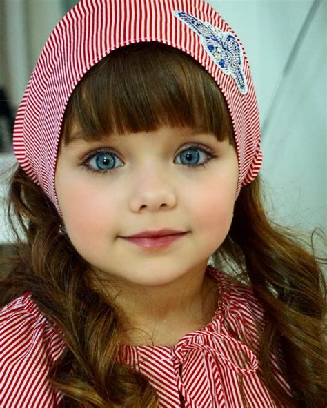 A Menina Mais Bonita Do Mundo é Uma Russa De 6 Anos