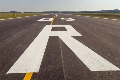 lotnisko krywlany od roku pas startowy stoi pusty  najblizszych miesiacach samoloty raczej tu