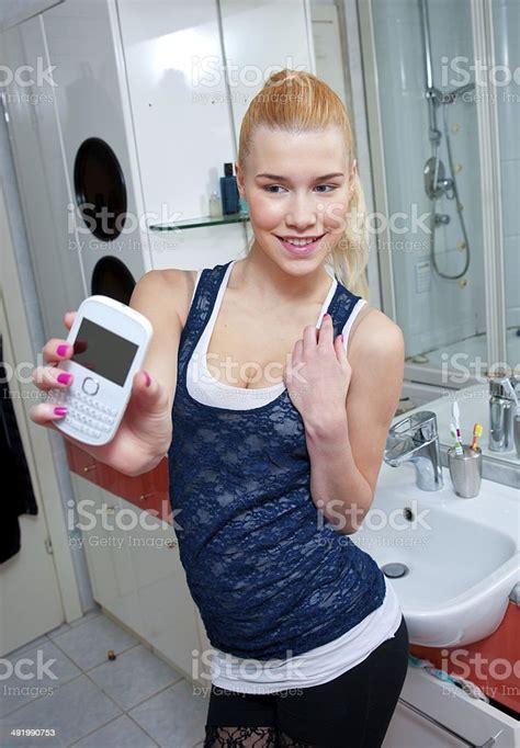 26 Teen Bathroom Selfies Background