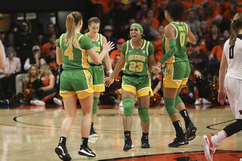 Oregon Moves Up To No 3 In Ap Women S Basketball Poll Ap News