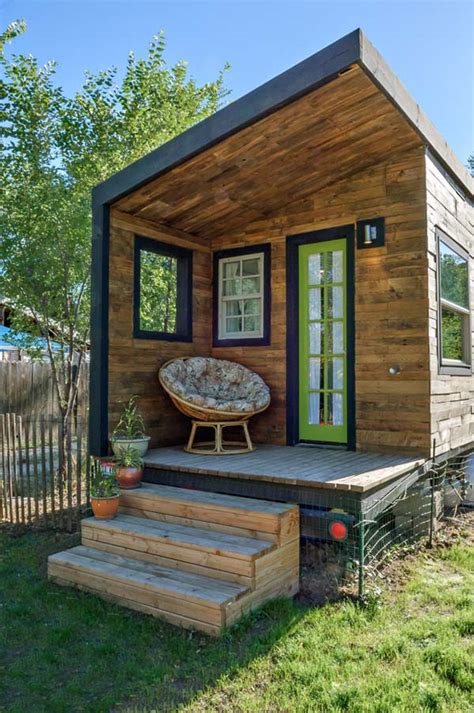 woman bypasses mortgage payments builds  tiny house amazing diy interior home design