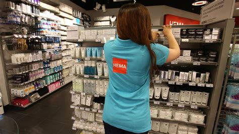 hema zet winkels  als magazijn voor  leveringen vanwege coronadrukte rtl nieuws