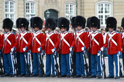 danish royal guards    royal life guards  servicelinket