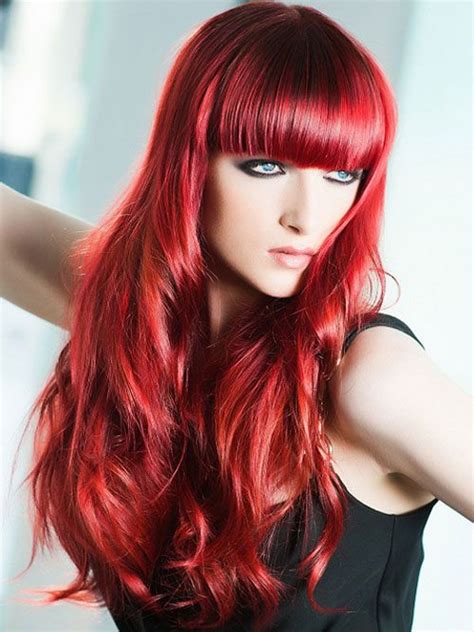 Perché non provare questo colore che mixa rosso intenso e sfumature di rame . Capelli colore rosso per le feste natalizie 2015-2016: Tutte le