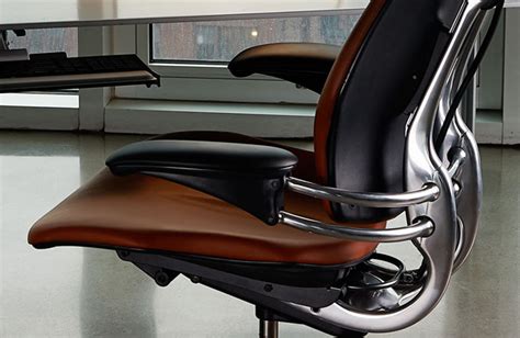 humanscale freedom chairs works   body weight    move  recline  seat