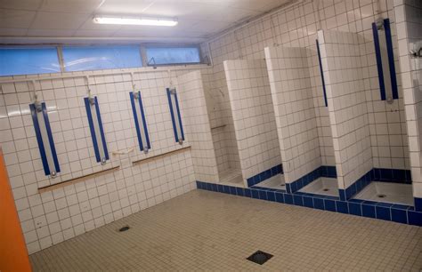 photos saint avold les douches de la piscine intercommunale en travaux