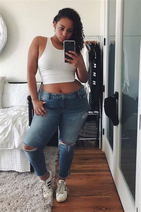 thick girl summer lookbook outfit ideas mom jeans crop
