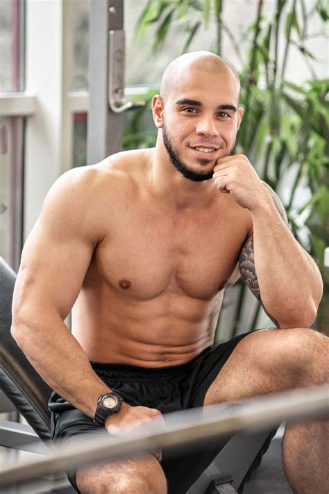 Buff Latin Guy Smiling With Muscles And Beard Men Seeking Men Latin